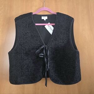 Black Anniewear Fuzzy Vest with Tie Closure Size XL NWT